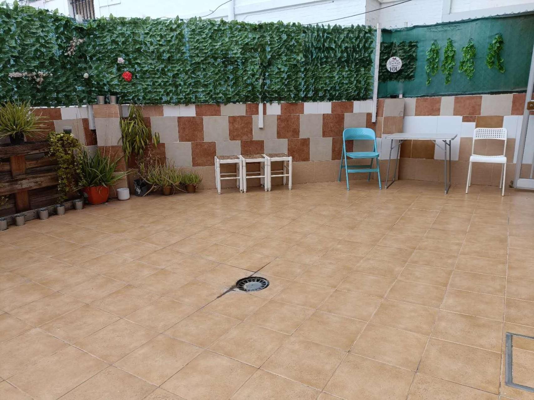 8 Mins Walk To Train Station Low Cost Youth Hostel Sevilla Exterior foto